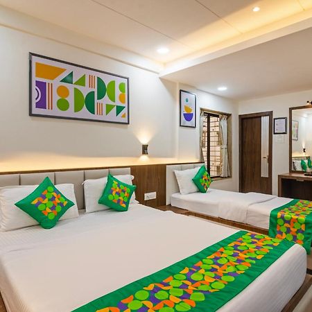 Treebo Petals Banquet & Suites - Calcutta Buitenkant foto