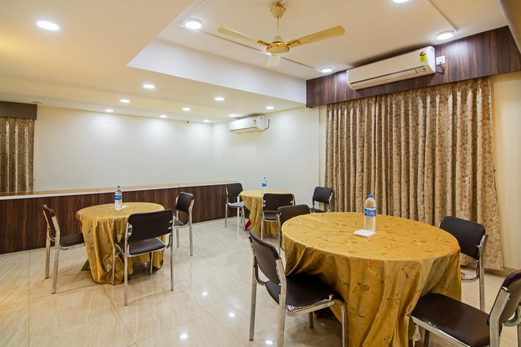 Treebo Petals Banquet & Suites - Calcutta Buitenkant foto