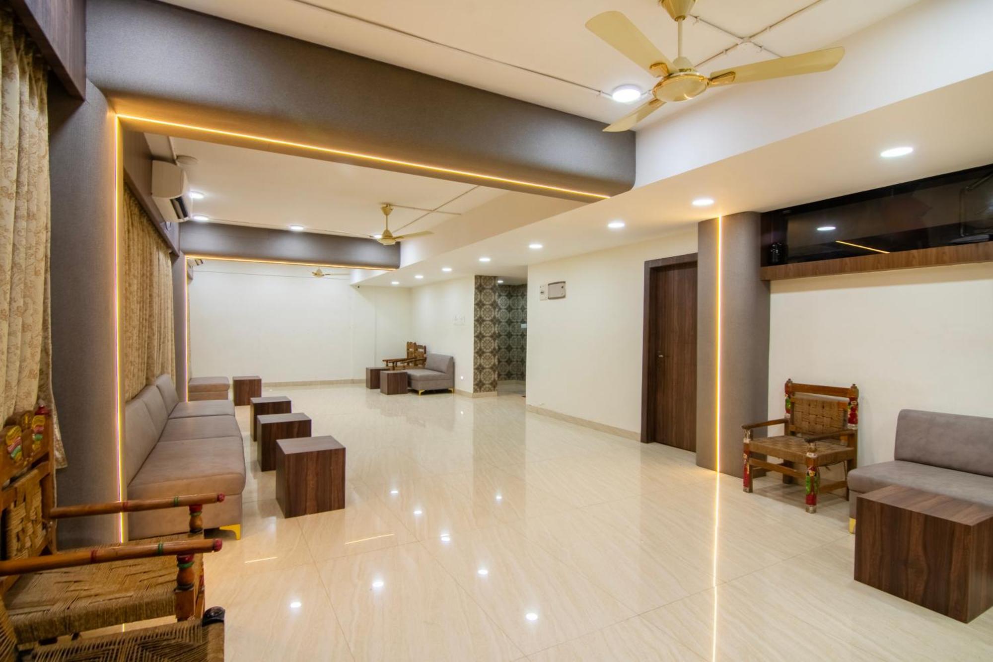 Treebo Petals Banquet & Suites - Calcutta Buitenkant foto
