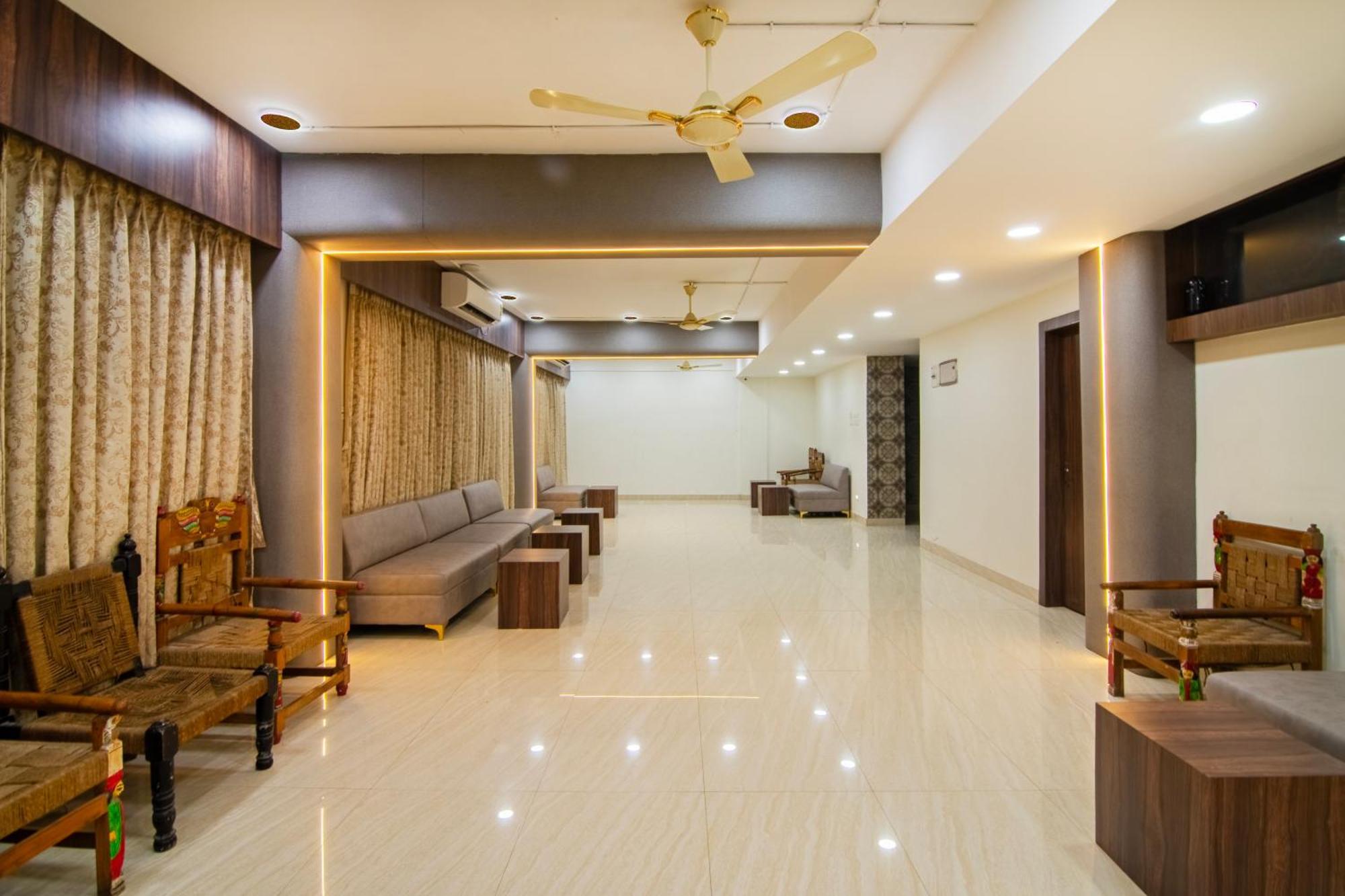 Treebo Petals Banquet & Suites - Calcutta Buitenkant foto