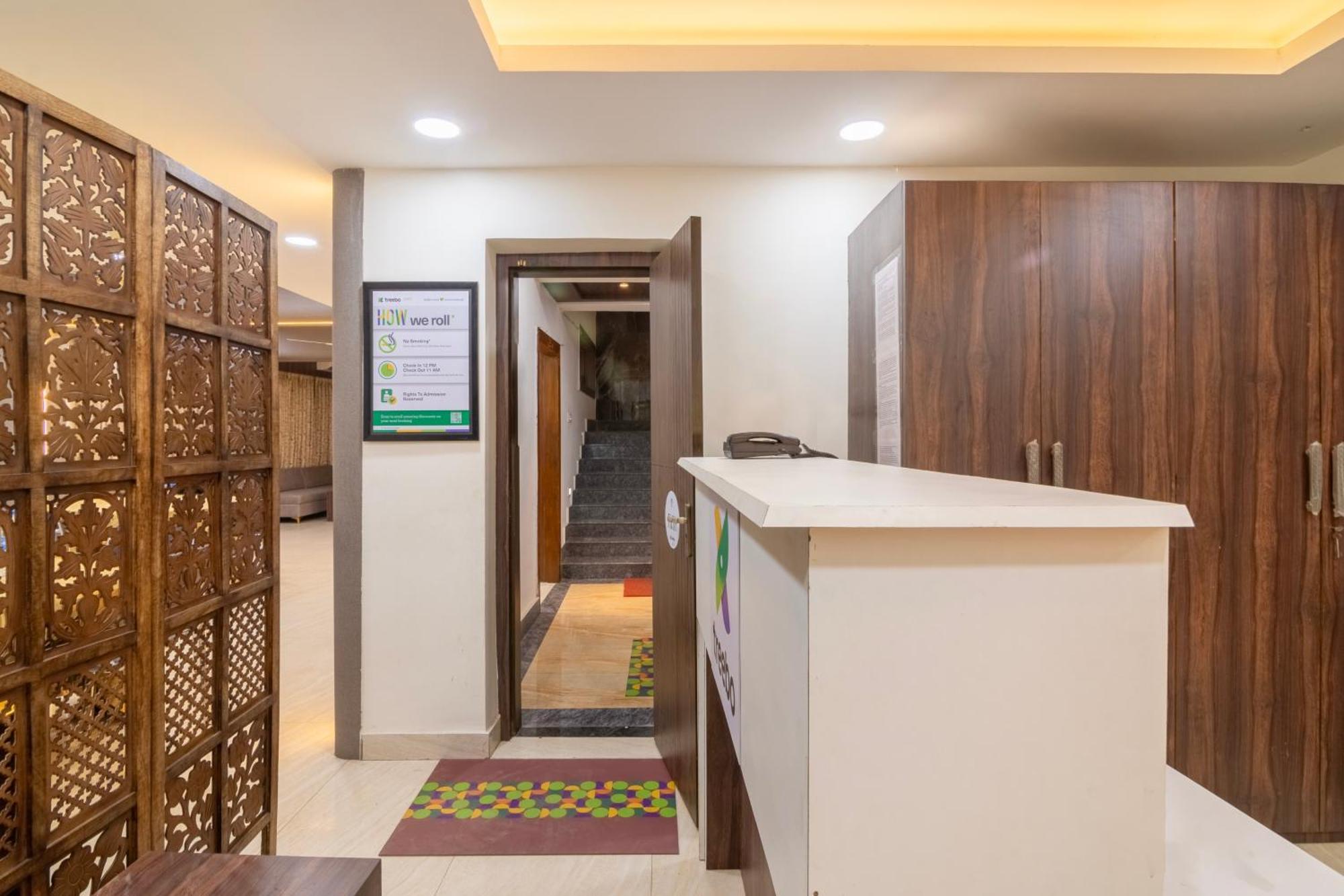 Treebo Petals Banquet & Suites - Calcutta Buitenkant foto